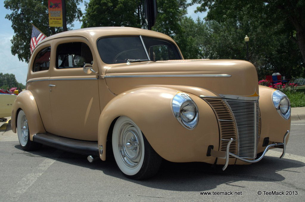 1940_Ford_Sedan_Hot_Rod-002